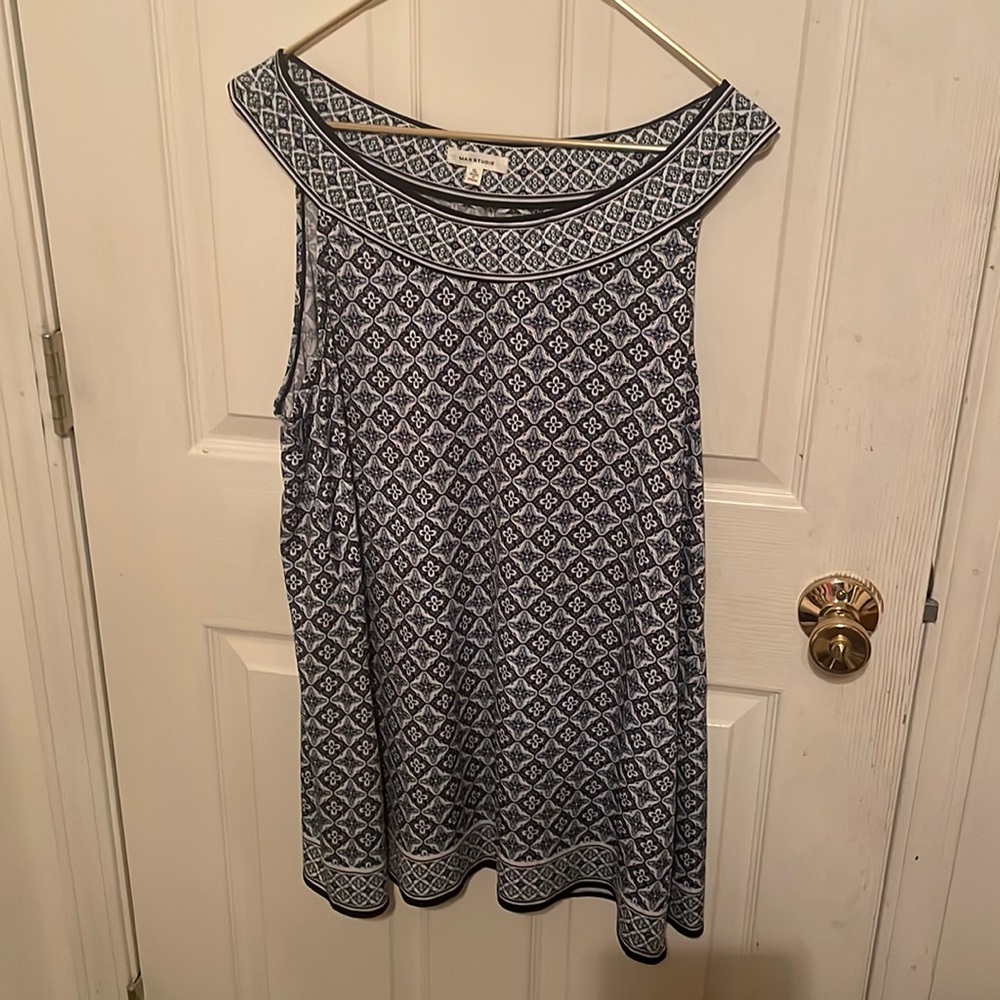 Max Studio top, size XL